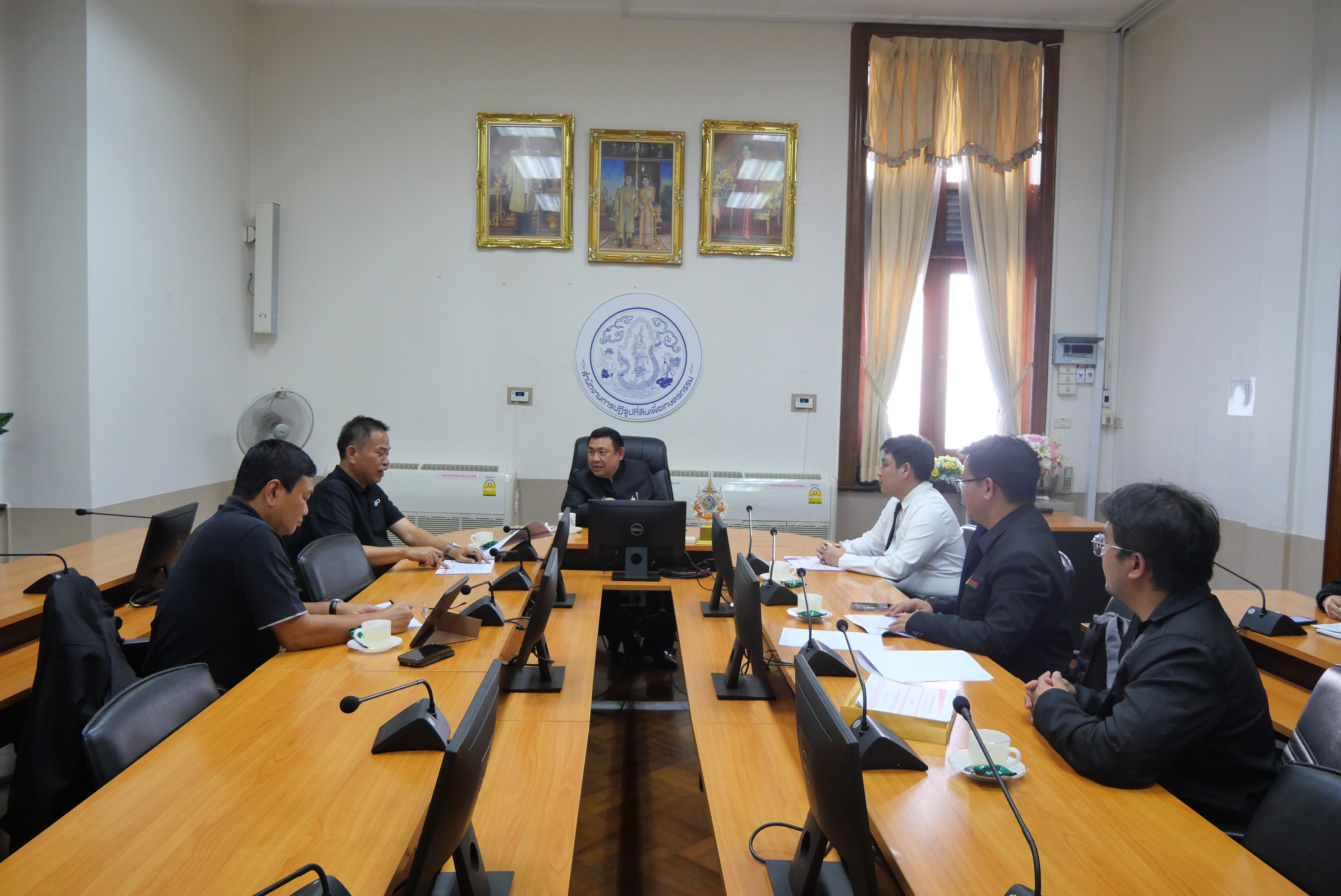 title - ประชุมหารือเรื่องพัฒนาพื้นที่ด้วยระบบกระจายน้ำ และโซล่าเซลล์ ในพื้นที่เขตปฏิรูปที่ดิน